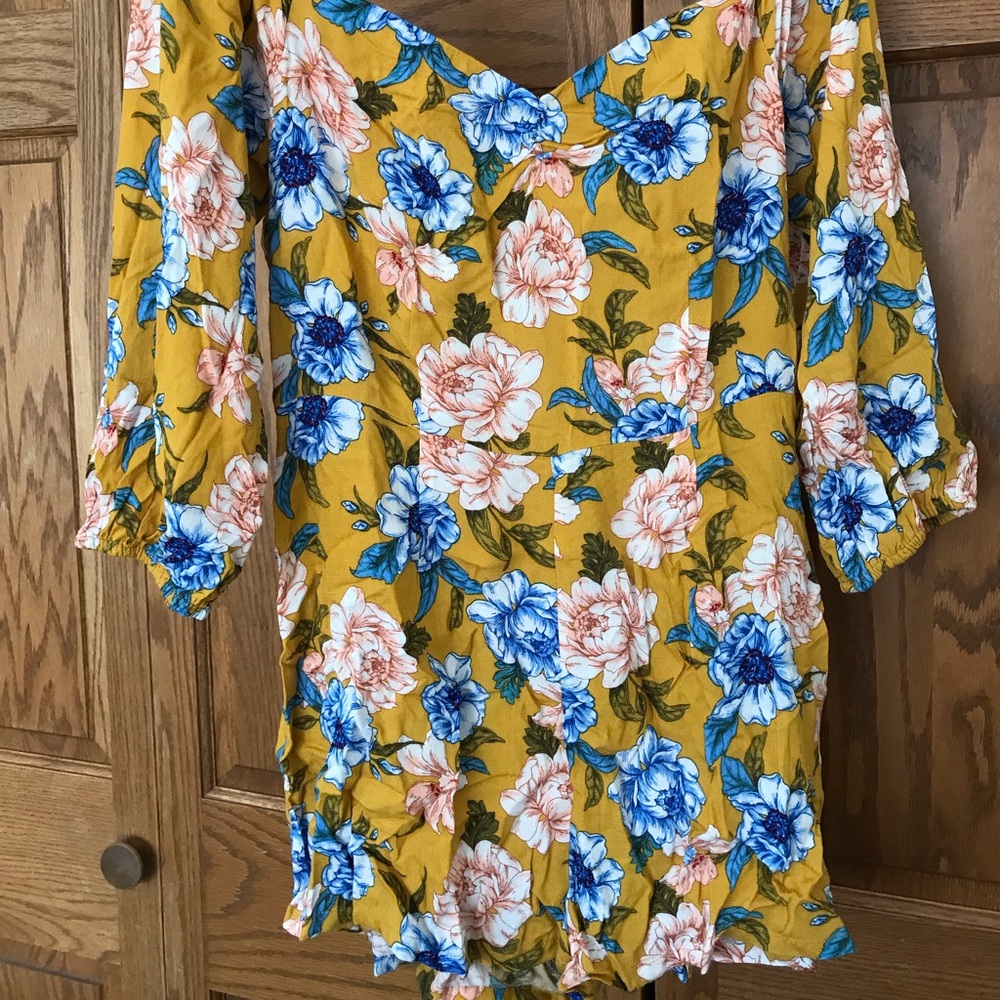 MUST HAVE- floral romper